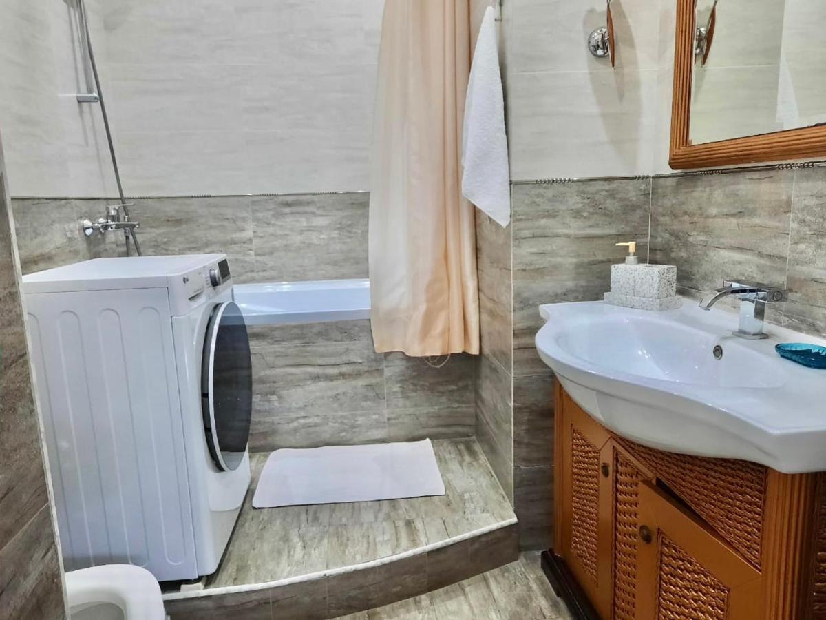 Жк Самал Де Люкс Apartman Almati Kültér fotó